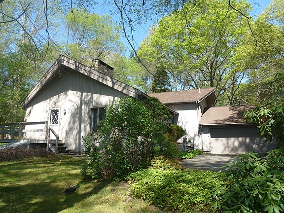 3rd image of 9 Heritage Hill Dr