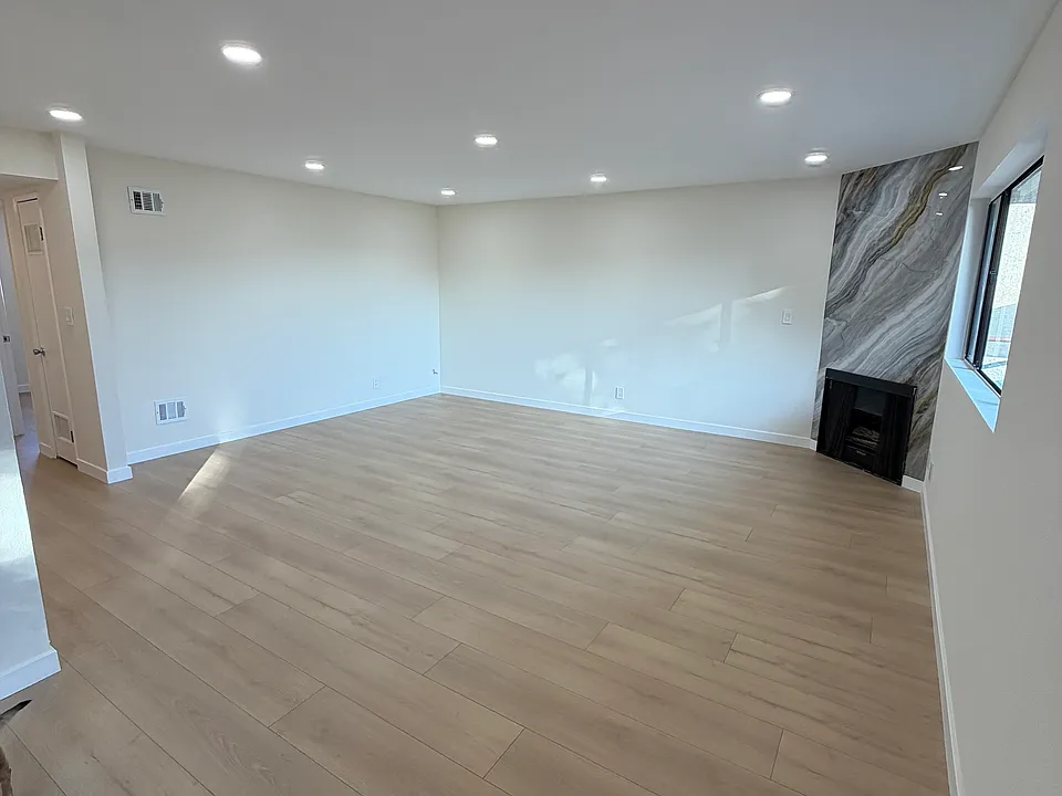 1170 Spazier Ave #2