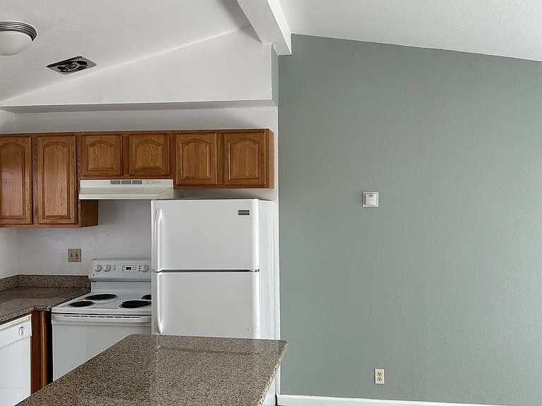 2930 Macarthur Blvd #8 — Photo 6