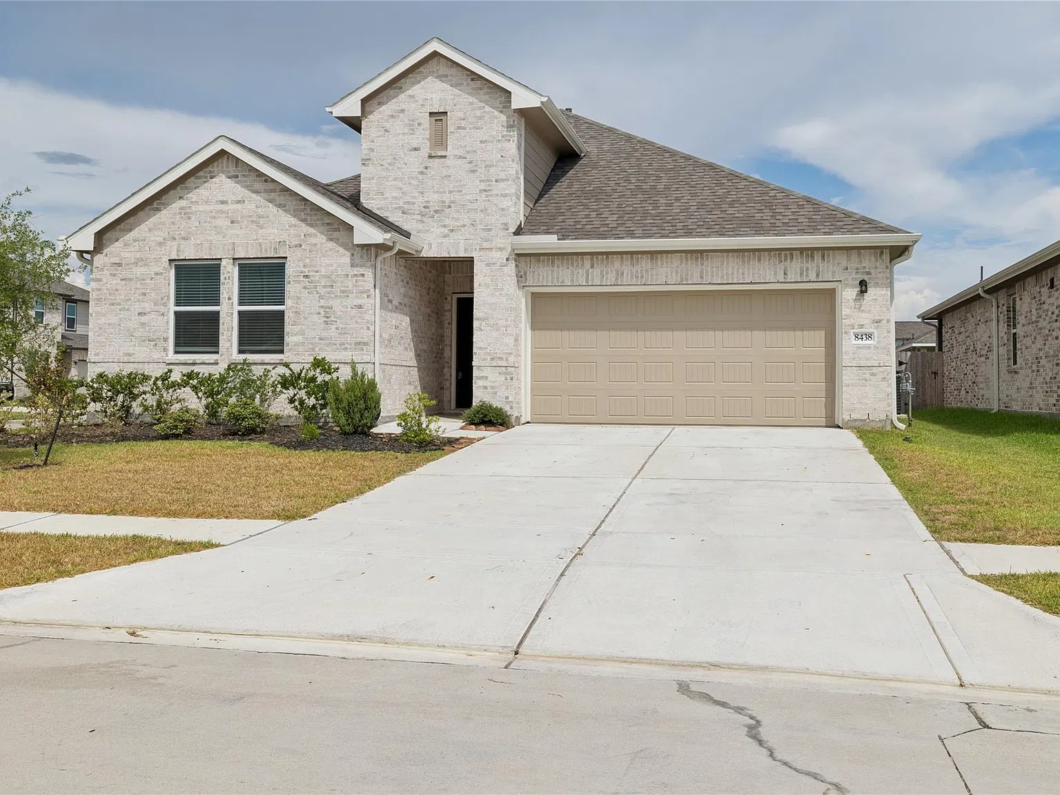 4 bed, 3.0 bath, 2121 sqft, $2,599 — Photo 3