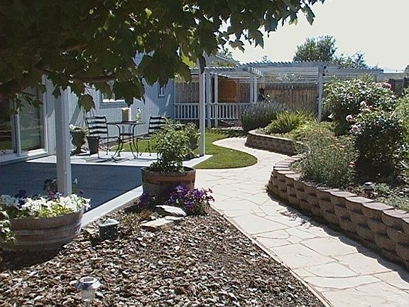 back patio w flagstone 