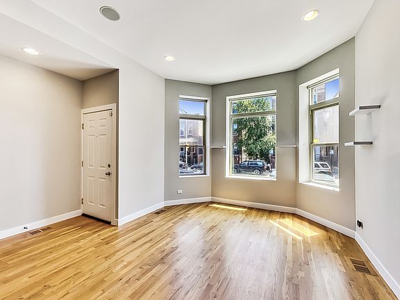 3rd image of 2644 W Augusta Blvd #1