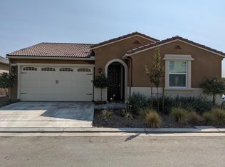 2216 Lombard Ln, Clovis, CA 93619