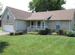 1093 Franklin Dr, Greenbrier, TN 37073
