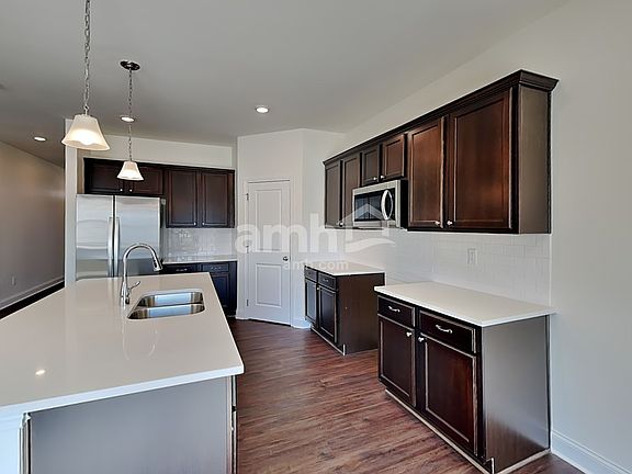 3rd image of 2083 Windsor Park Ave