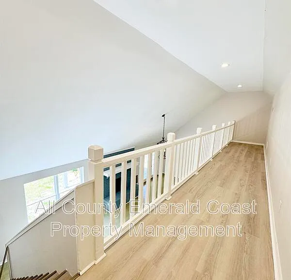 710 Swan Ln — Photo 22