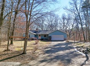 8050 Oakview Ridge Dr NE, Rockford, MI 49341