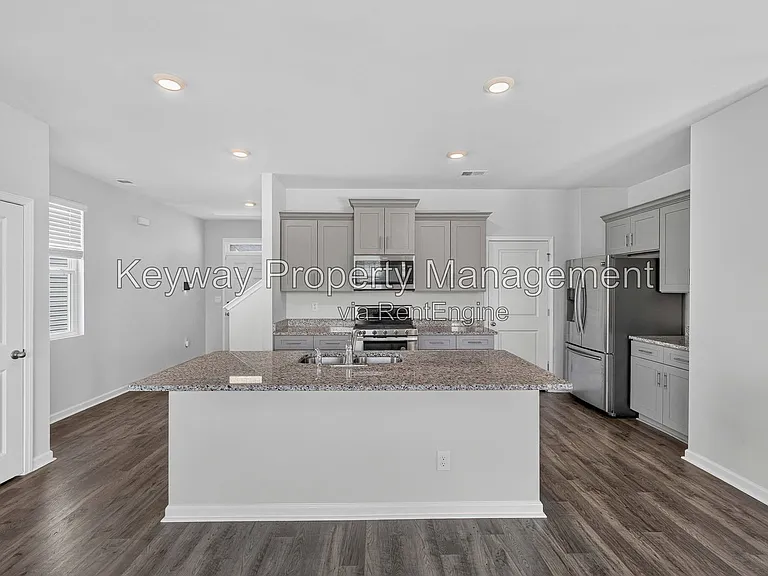 411 Shipwreck Dr — Photo 9