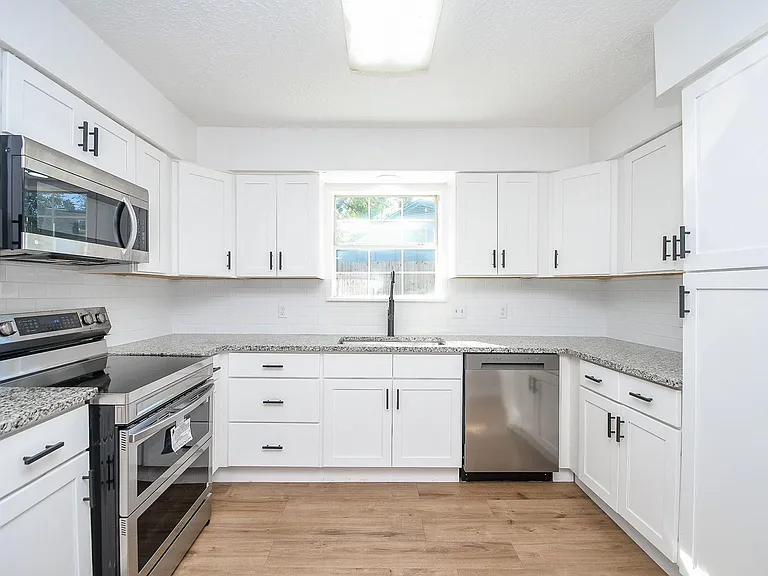 7703 Braesridge Ct — Photo 11