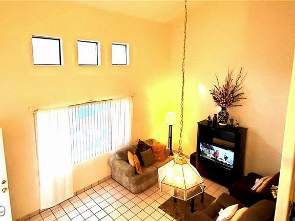 3rd image of 5261 Steinbrenner Ln