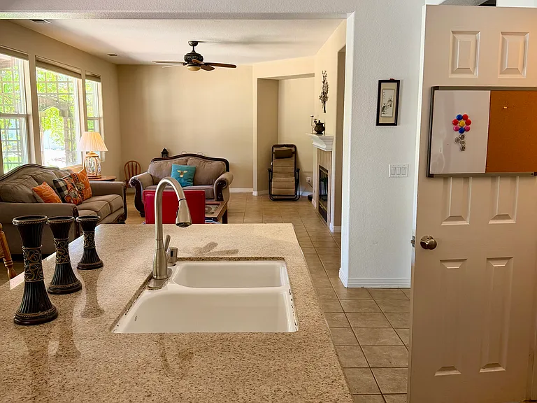 43130 Calle Camellia — Photo 16