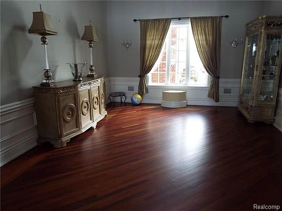 4th image of 5321 Trillium Ct