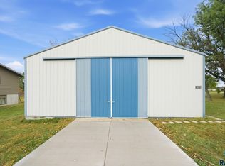 305 N Cedar St, Lennox, SD 57039