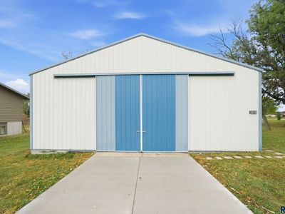 305 N Cedar St, Lennox, SD, 57039