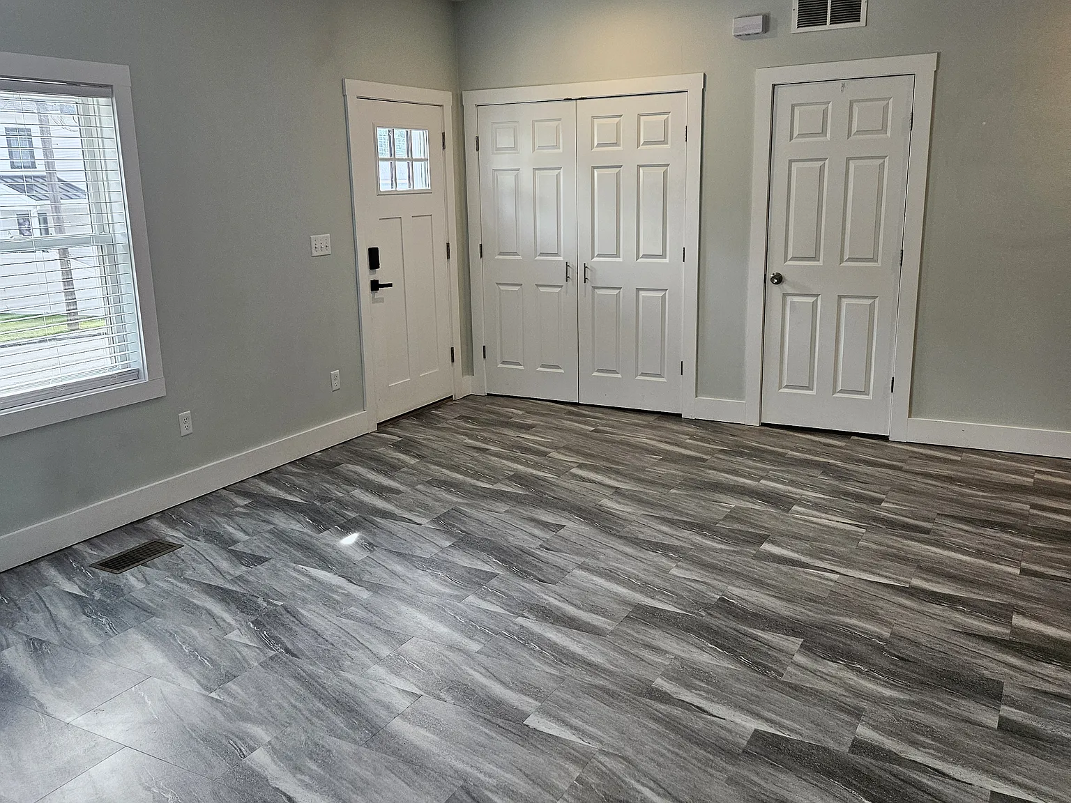 3 bed, 2.5 bath, 3600 sqft, $3,600 — Photo 2