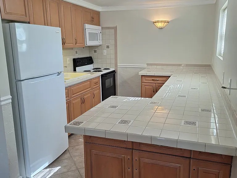 225 W Ann St #A — Photo 7