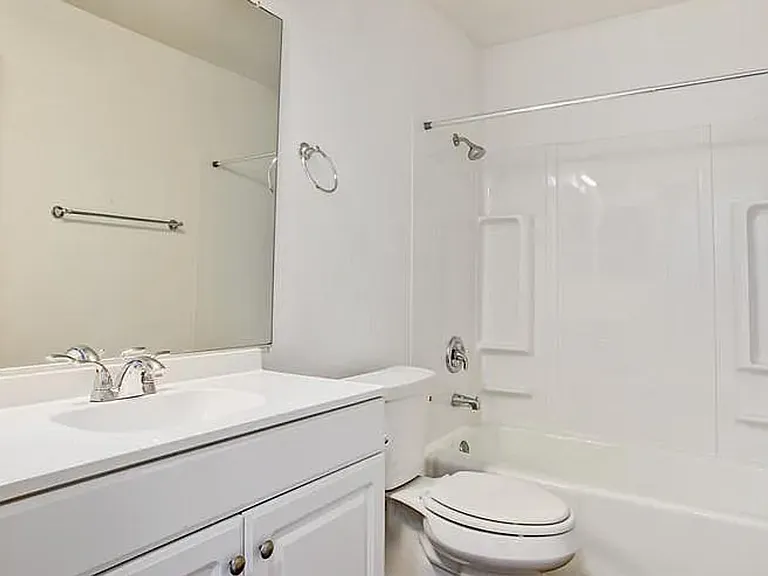 415 W Gutierrez St #8 — Photo 10