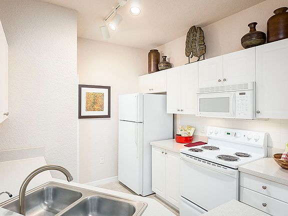 Spacious Kitchen - Lucerne Apartments