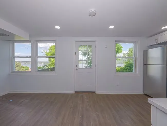 254 Montgomery St #1 — Photo 7