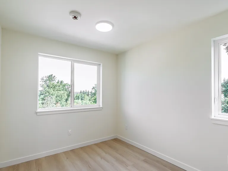 1809 E Sunset Dr — Photo 6