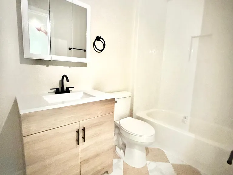 48 Warner St #B4 — Photo 3