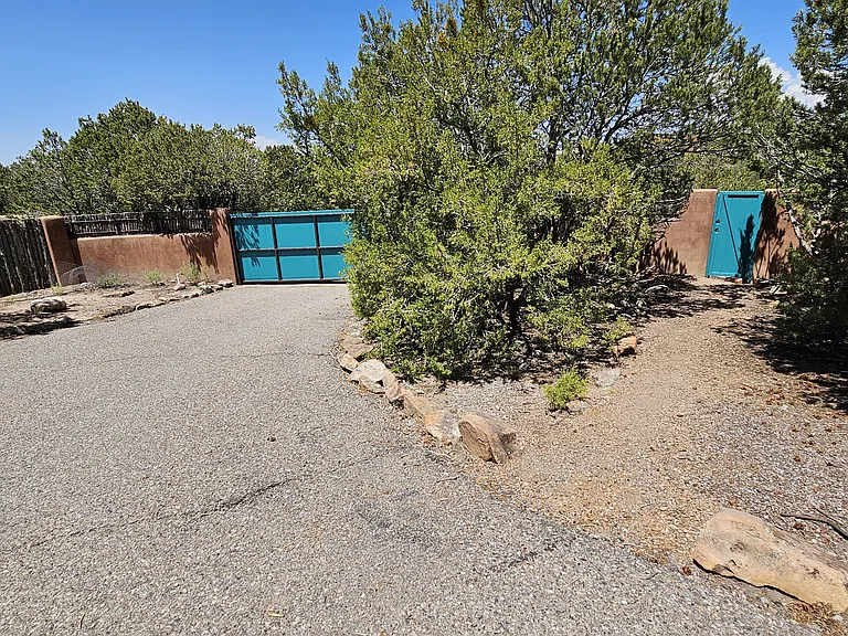 1306 Lejano Ln — Photo 22