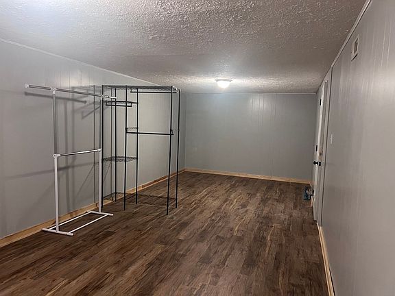 5th image of 328 Nelson Ave