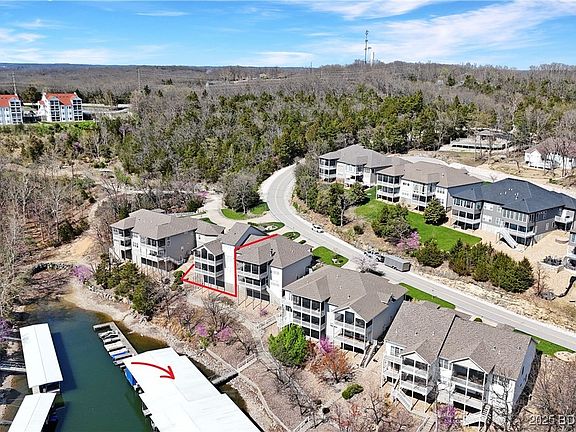 3rd image of 568 Lakeshore Dr