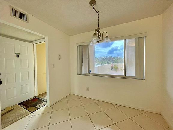 4th image of 7356 N Devon Dr #207