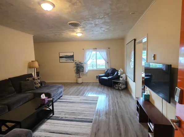 76469 Pine St #1, Oakridge, OR 97463