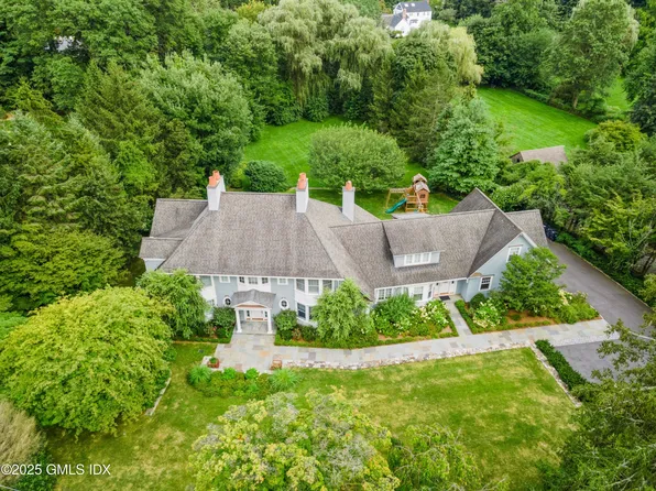2 Sparrow Ln, Greenwich, CT 06830