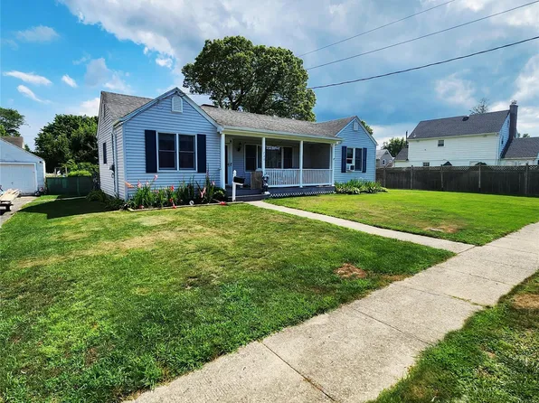 200 E 11th Street, Huntington Station, NY 11746