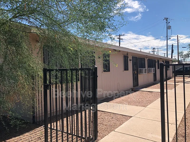 1 bed, 1.0 bath, 496 sqft, $799 — Photo 1
