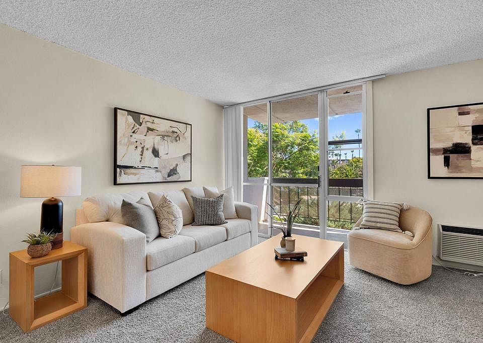 1st image of 3050 Rue D'orleans #355