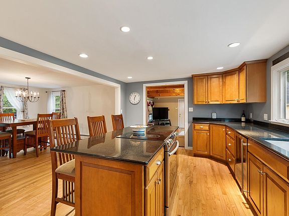 4th image of 276 South Road