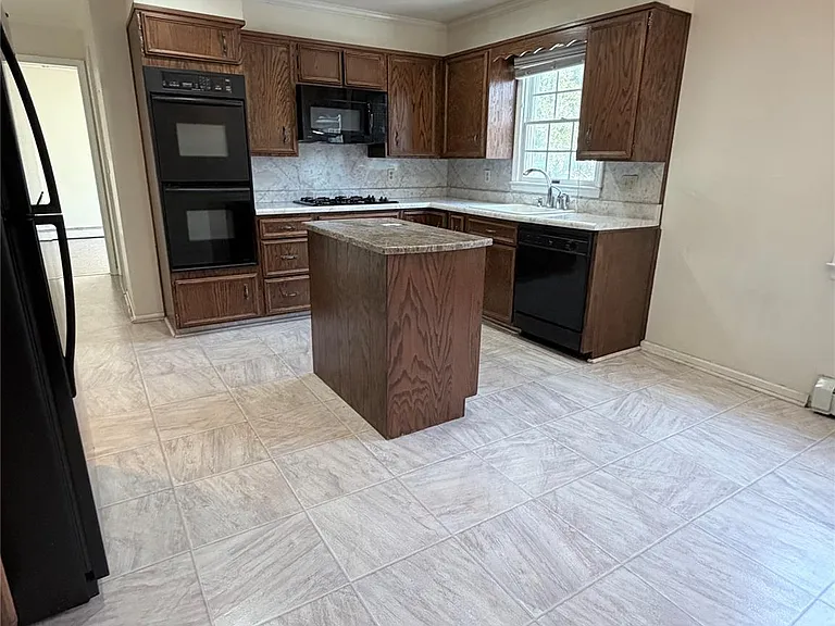 216 Maple Ave — Photo 8