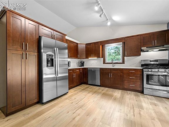 3rd image of 302 N Elm St