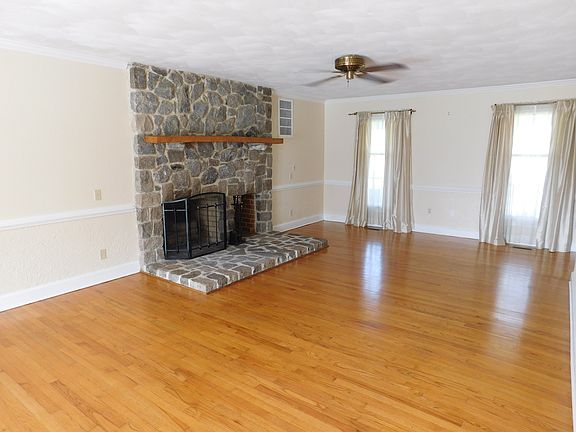5th image of 701 Centerville Tpke S