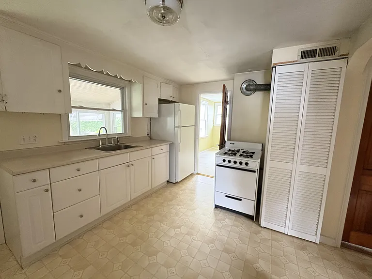18 Evelyn Rd #2 — Photo 8