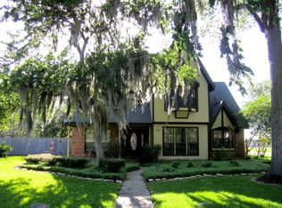 52 Royal Oak Ct, Lake Jackson, TX 77566