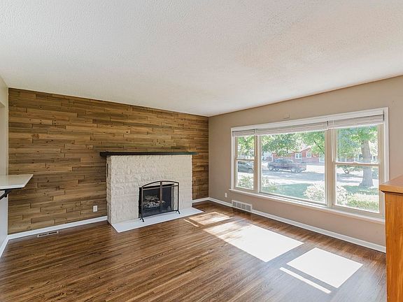 3rd image of 239 S Parkwood Ln