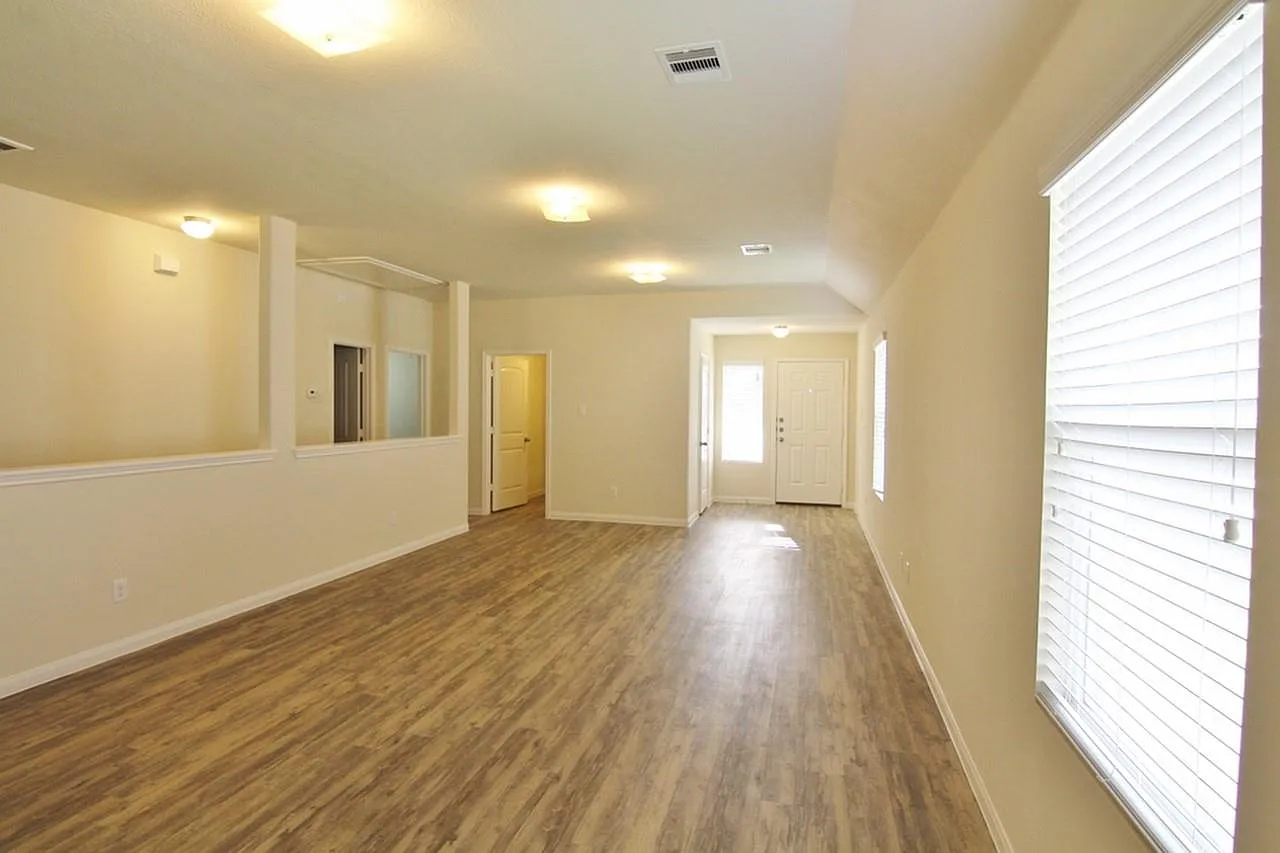 4 bed, 2.0 bath, 1589 sqft, $2,010 — Photo 4