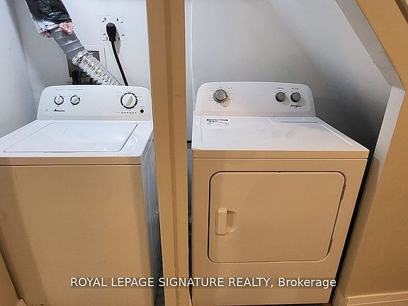 4th image of 32 Albion St #Basement