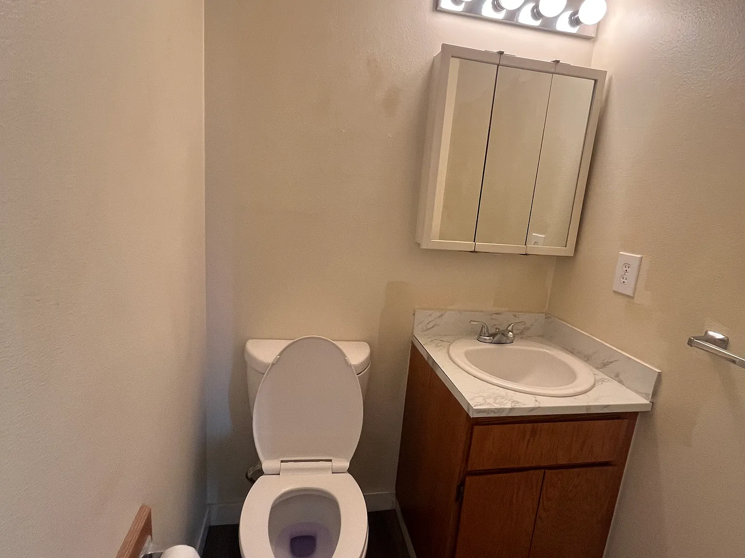 2 bed, 1.5 bath, 1036 sqft, $1,650 — Photo 4