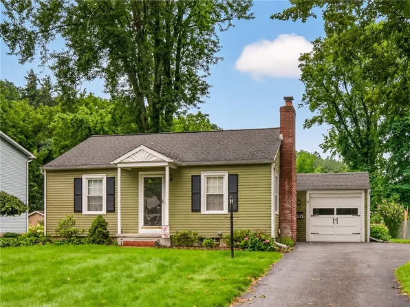 7 Barratt Pl, Fairport, NY 14450