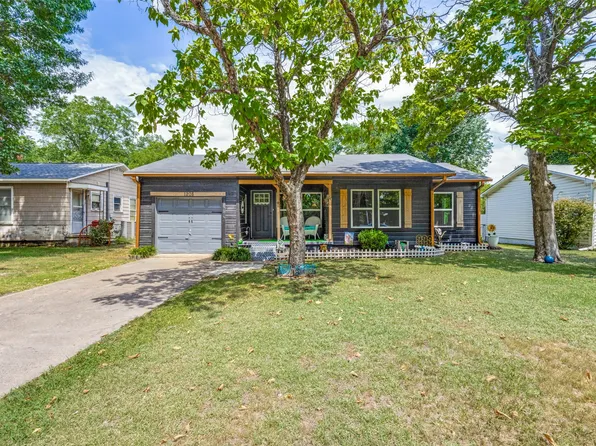 1208 Pecan St, Bonham, TX 75418