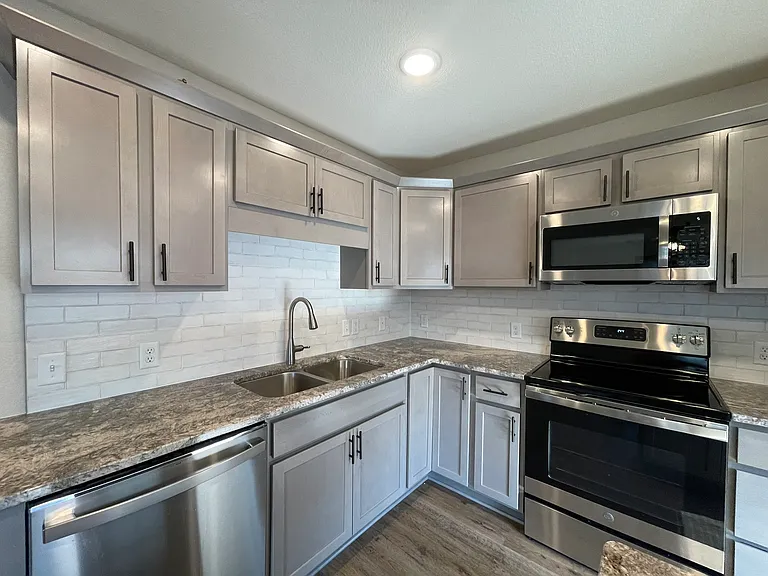 Gateway Place Apartments — Photo 84