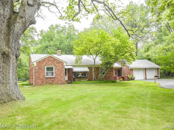 2212 Oak Grove Rd, Howell, MI 48855