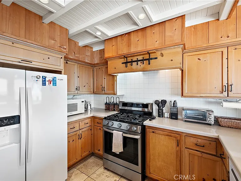 137 Cleo St — Photo 10