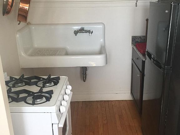 4th image of 730 Pleasant Ave APT 1